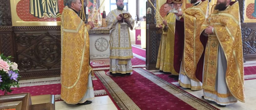 В воскресный день епископ Серафим совершил Божественную литургию в кафедральном соборе