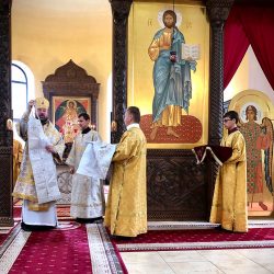 Епископ Серафим совершил Божественную литургию и иерейскую хиротонию