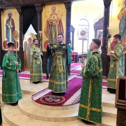 В Вербное воскресенье епископ Серафим совершил Божественную литургию и диаконскую хиротонию в Никольском соборе