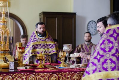 В Великий Четверток в кафедральном соборе епископ Серафим совершил Божественную литургию