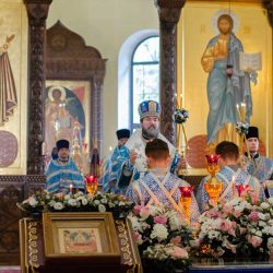 В праздник Успения Пресвятой Богородицы епископ Серафим совершил Божественную Литургию в Никольском соборе